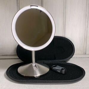 Simple human 10xs mirror (5”x12”) with travel case and charger
